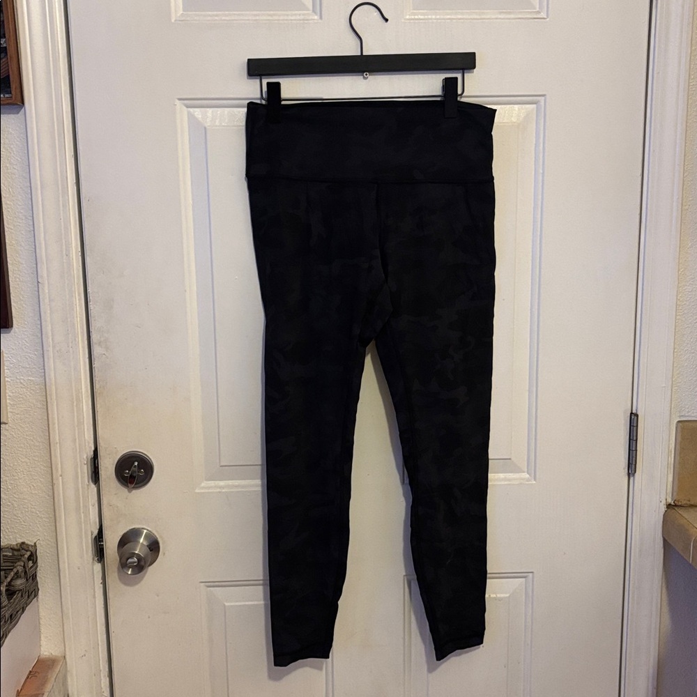 Lululemon Wunder Under Everlux HR Tight 25”, Incognito Camo Multi Grey, Size 12